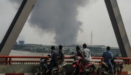 危机！中资企业被纵火打砸，东南亚该国供应链遭严重破坏